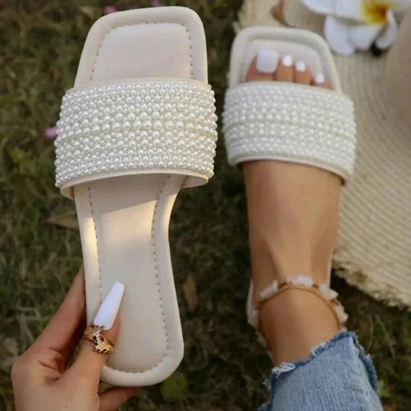 Women Pearl Decor Flat Sandals, Four Size Options Of Gradient Pearls, Luxurious - Picture 1 of 6